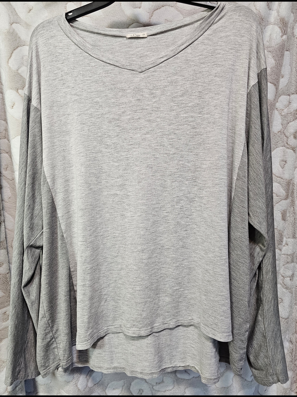 Relaxed V-Neck Long-Sleeve Tunic - Gray